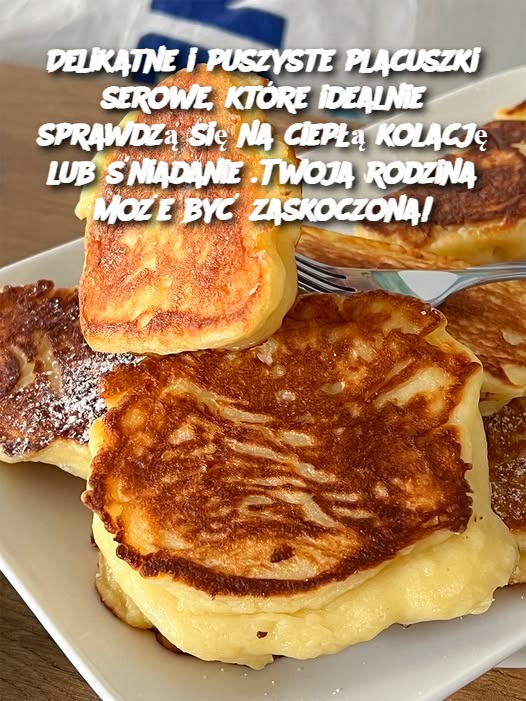 Delikatne i puszyste placuszki serowe, które idealnie sprawdzą się na ciepłą kolację lub śniadanie .Twoja rodzina może być zaskoczona!