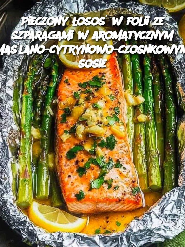 Pieczony łosoś w folii ze szparagami w aromatycznym maślano-cytrynowo-czosnkowym sosie