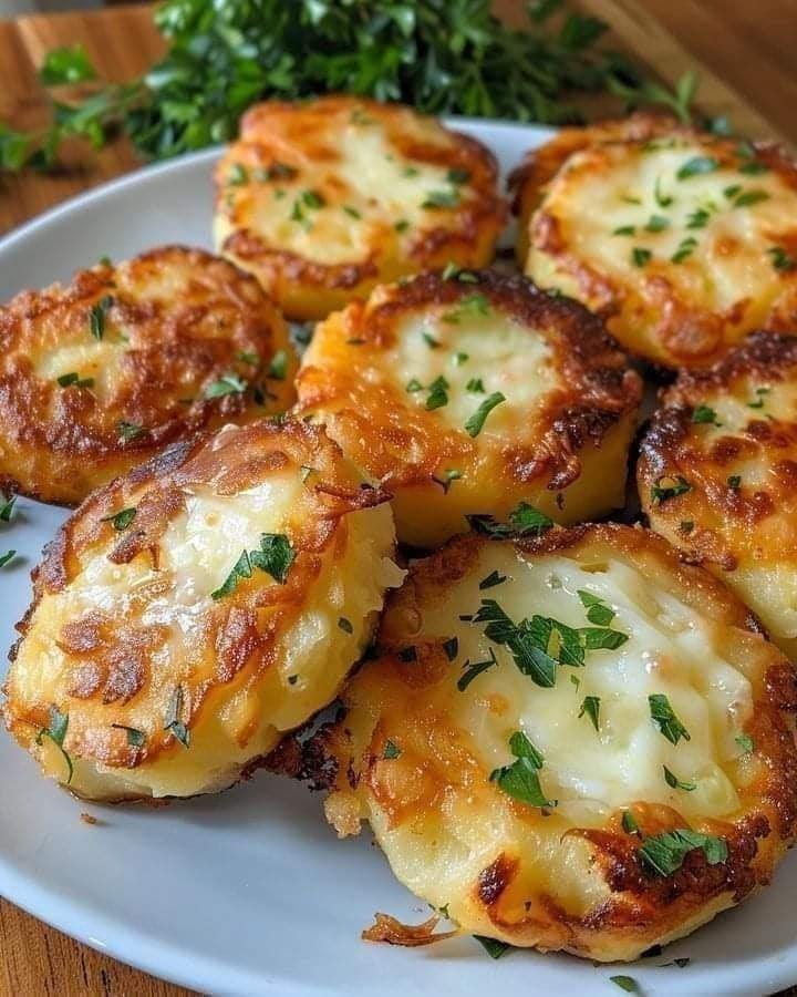 Pieczone roladki ziemniaczane z serem